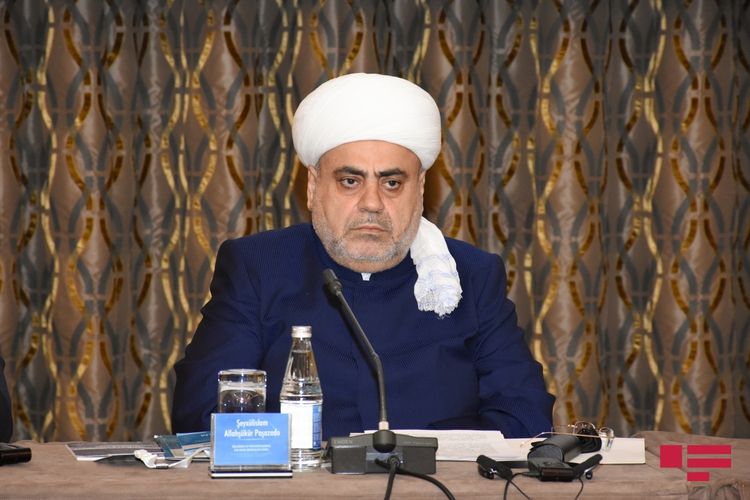 İlham Əliyev Allahşükür Paşazadəyə “Heydər Əliyev” ordenini təqdim etdi