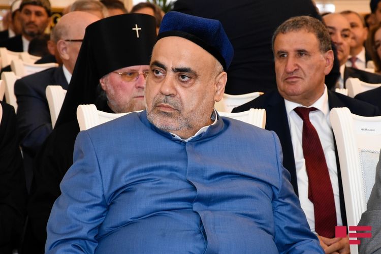 Vladimir Putin Şeyxülislamı təltif etdi