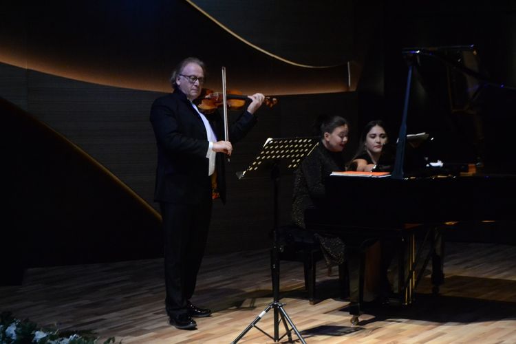 Maykl Qutman və Olqa Domninanın Bakıda konserti olub