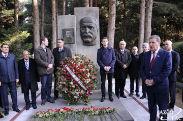 Nəticəsi Cəlil Məmmədquluzadənin məzarını ziyarət etdi 