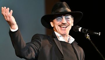 Xalq artisti səhnədən getdi