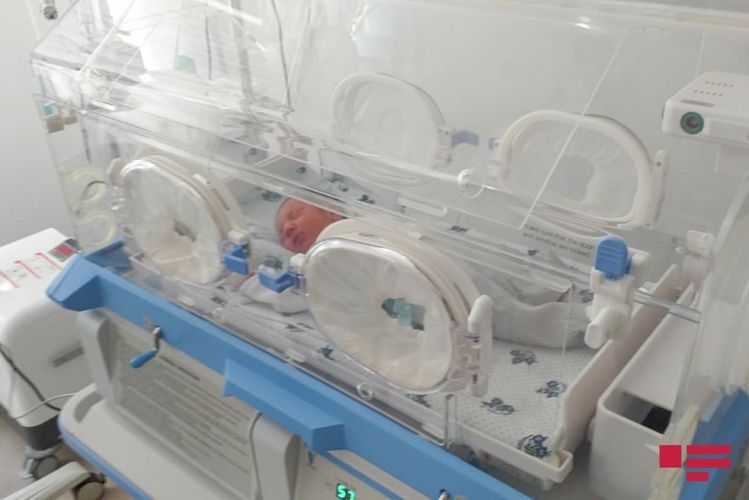 8 aylıq uşaq küçəyə atıldı - Nazirlikdən AÇIQLAMA - FOTO - YENİLƏNİB