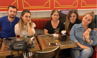 Xatirə İslam bacısı və gəlinləri ilə... - <span style="color:red;">FOTOLAR 