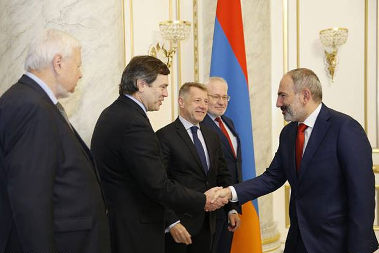 Həmsədrlər Paşinyanla görüşdü