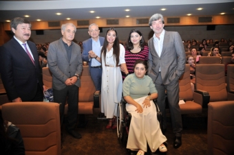 Leyla Əliyeva görkəmli şair Andrey Dementyevin xatirəsinə həsr edilmiş filmin təqdimatında iştirak edib - FOTO
