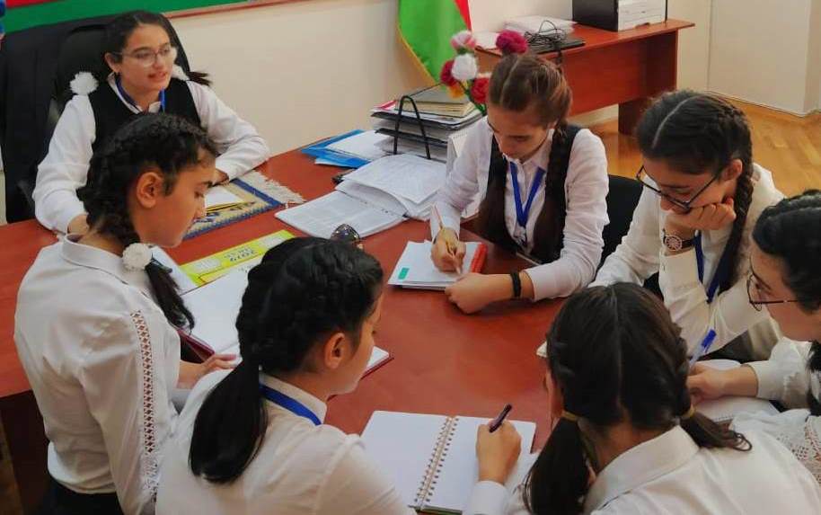 Bakıdakı bu məktəbi şagirdlər idarə edir