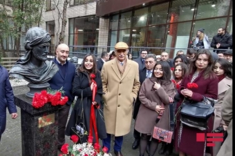 Moskvada Nəsiminin abidəsinin açılışı oldu - FOTO