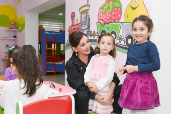 Mehriban Əliyeva 64 saylı körpələr evi-uşaq bağçasında olub