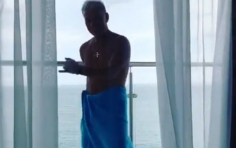 68 yaşlı Xalq artisti yarıçılpaq rəqs etdi - Video