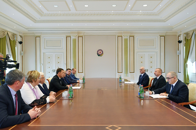 İlham Əliyev Sverdlovsk vilayətinin qubernatorunu qəbul edib - YENİLƏNİB