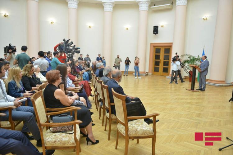 Mədəniyyət və incəsənət xadimlərinə fəxri adlar təqdim olundu