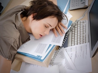 Günorta iş yerində yatmaq üçün vaxt ayırın -<span style="color:red;"> HƏKİMDƏN məsləhət 