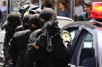 İranda polislərlə silahlılar arasında atışma: 1 polis ölüb, 3-ü yaralanıb