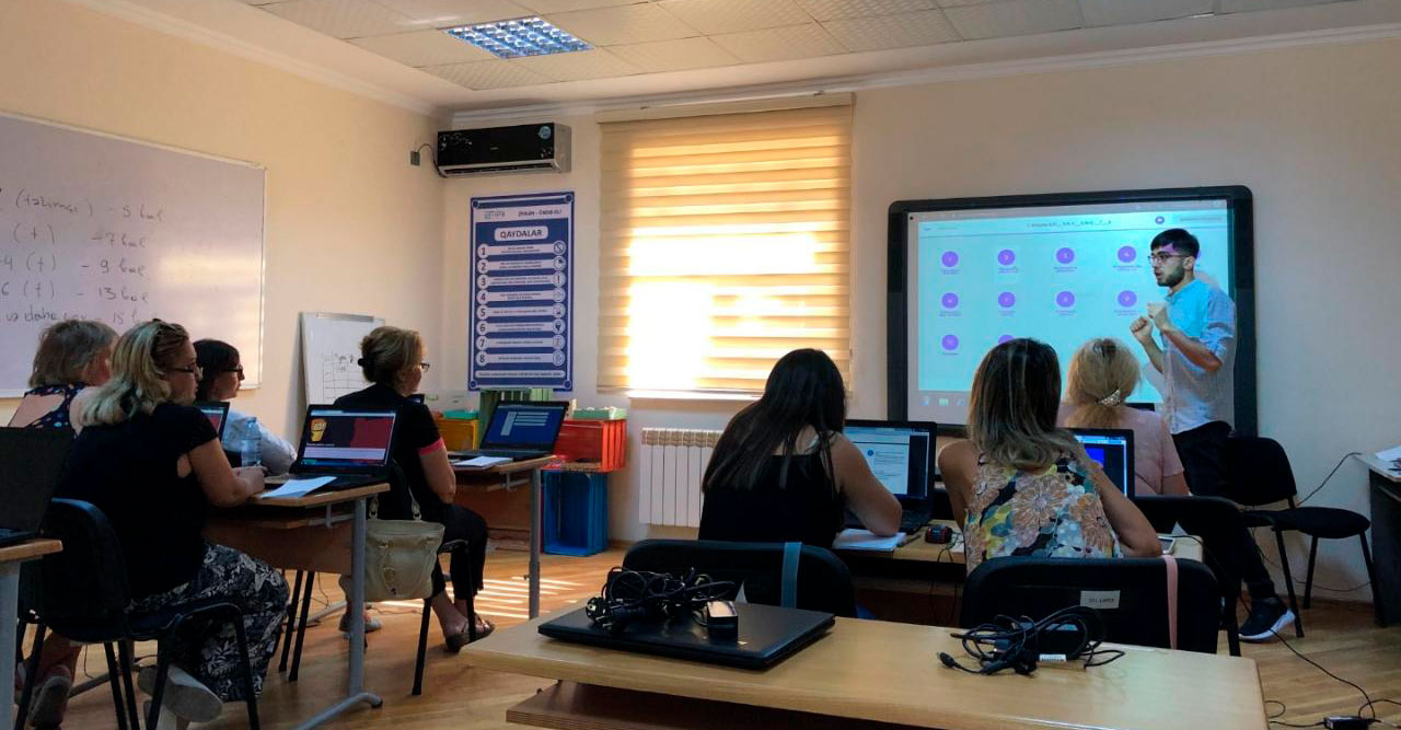 "Rəqəmsal bacarıqlar" layihəsi çərçivəsində ixtisasartırma təlimləri keçirilib