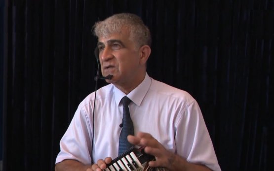 Azərbaycanlı unikal çalğı aləti hazırladı: <span style="color:red;">900 fərqli səs... 