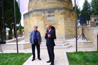 Nəsimi festivalı iştirakçıları şairin qardaşı Şahxəndanın dəfn olunduğu türbədəki bərpa işləri ilə tanış olub - FOTO