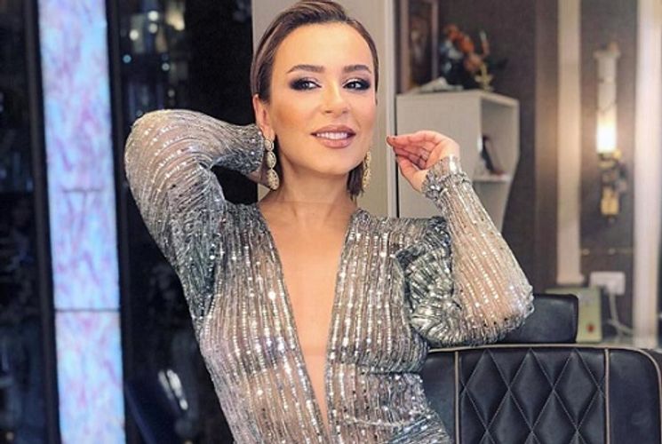 Tünzalə Ağayeva ona telefon hədiyyə etdi - VİDEO