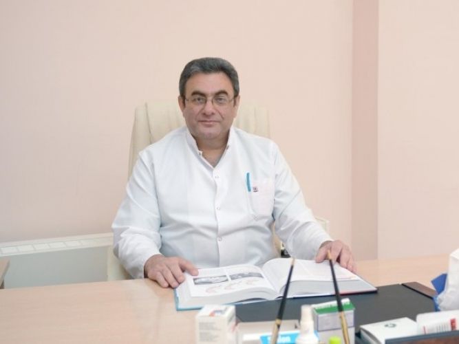 "Uşaqlar da yoluxur, klinikamızda 6 yaşlı uşaq koronavirusdan müalicə olunur" - Baş həkimdən AÇIQLAMA