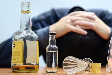 Azərbaycanda spirtdən zəhərlənən iki nəfərin görmə qabiliyyəti pozuldu - RƏSMİ