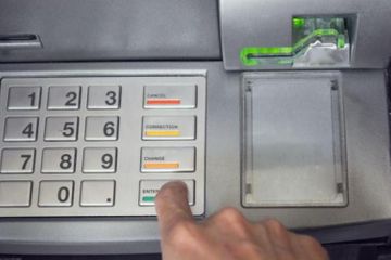 Azərbaycanda bank kartlarımızı kimlər və necə istifadə edə bilər? - Ekspert bütün yolları AÇIQLADI