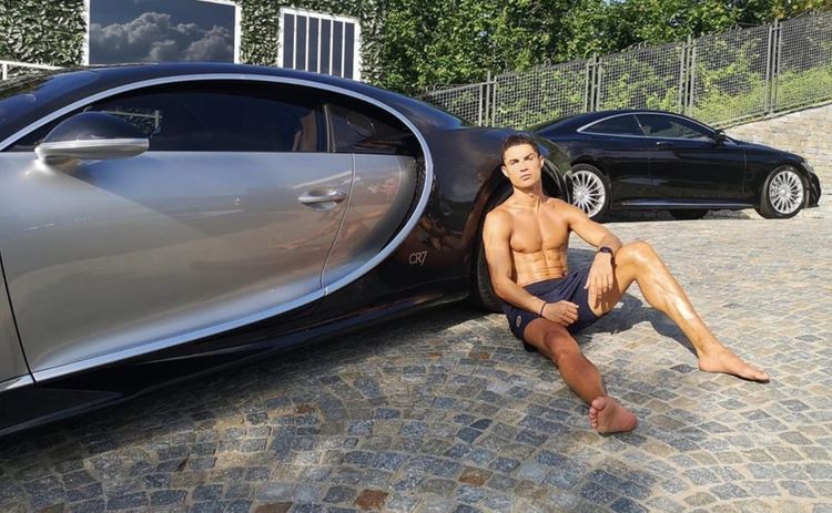 Məşhur futbolçu dünyanın ən bahalı avtomobilini aldı - FOTO