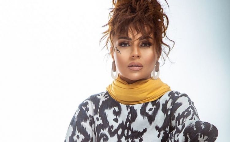 Gülay bahalı geyimlərindən DANIŞDI