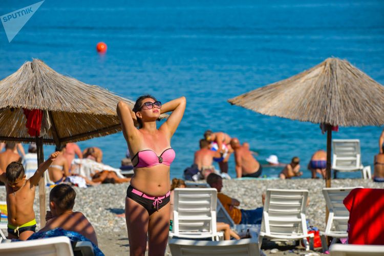 Bu çimərliklərdə eyni vaxtda 100 min insanın istirahəti üçün şərait var