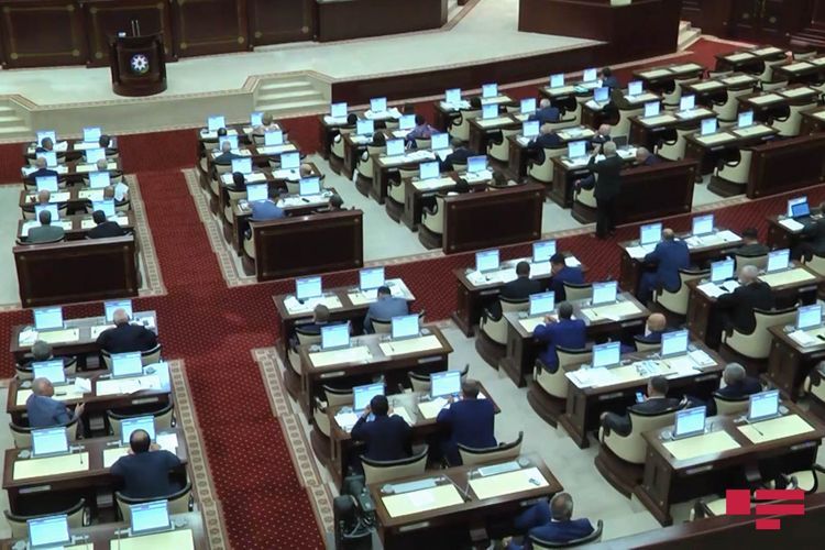 Dövlət büdcəsinə dəyişikliklər ikinci oxunuşda qəbul edildi