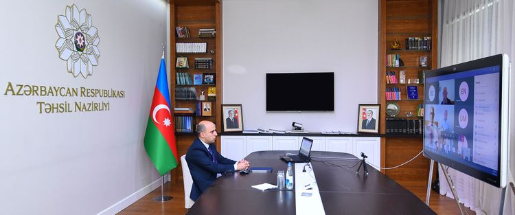 Təhsil naziri İctimai Şura üzvləri ilə konfrans keçirdi