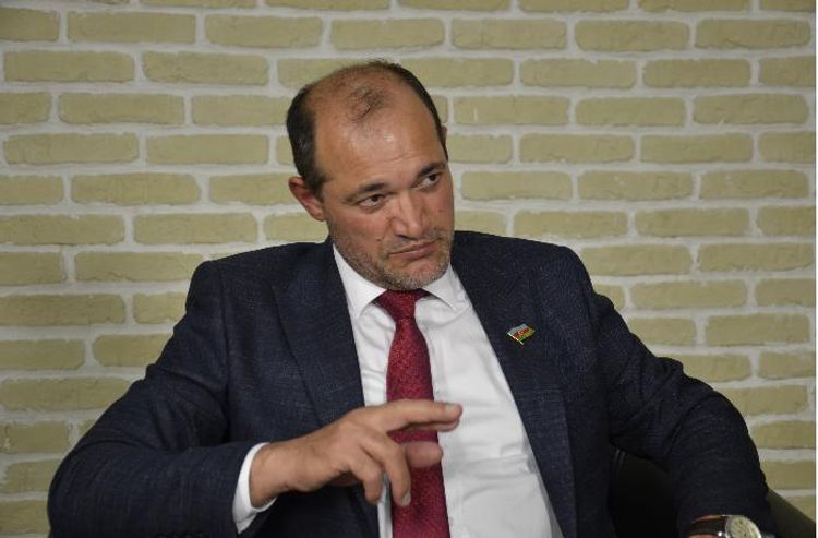 Deputatdan iki məmura SƏRT İTTİHAM