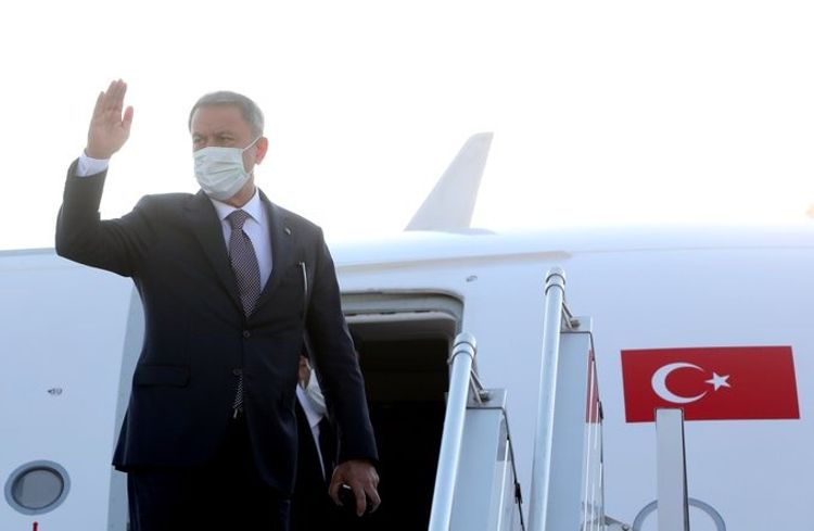 Hulusi Akar hərbi heyətlə Azərbaycana yola düşdü