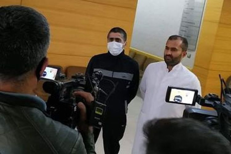 Koronavirusdan sağalan tanınmış həkim evə buraxıldı - FOTO