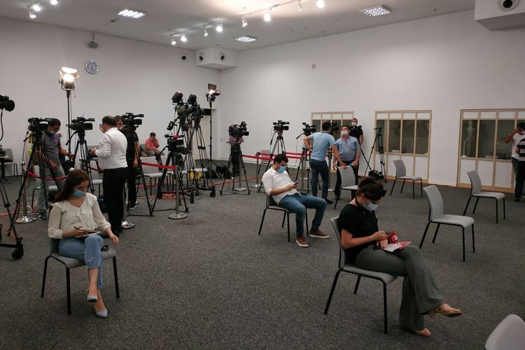  Brifinqdə karantin qaydalarına əməl edilməməsi barədə iddialara cavab - Operativ Qərargah