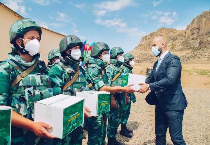 “ASAN xidmət” və “Azərsun Holdinq” sərhədçilərə sovqat hədiyyə ediblər