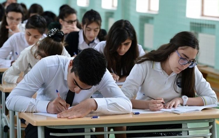 Ali məktəblərə qabiliyyət imtahanları başladı 