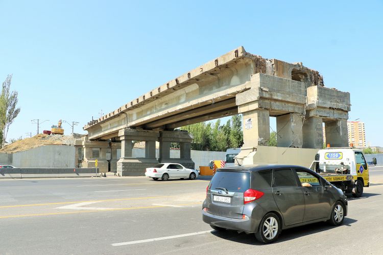 Sürücülərin DİQQƏTİNƏ: Xırdalandakı körpü sökülür - FOTO