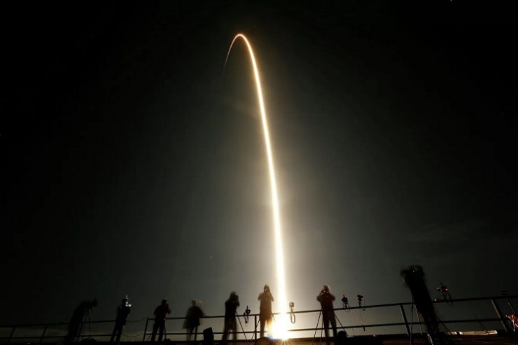"SpaceX"-in növbəti gəmisi kosmosa uçdu - 3 ton yüklə 