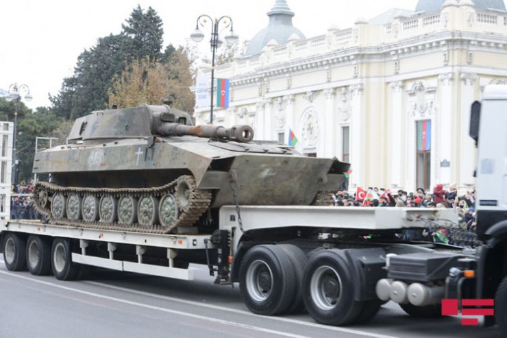 Düşməndən ələ keçirilən hərbi qənimət