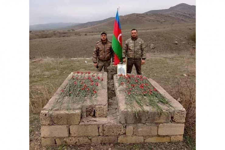 Əliyar Əliyevin oğulları atasının məzarı başında