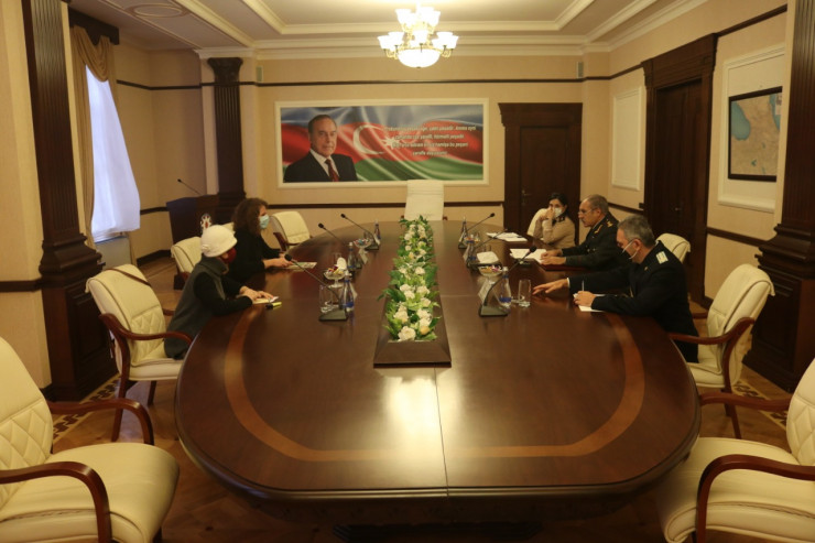 Hərbi prokuror Xanlar Vəliyevin Beynəlxalq Qızıl Xaç Komitəsinin rəsmisi Ariane Bauerlə görüşü 