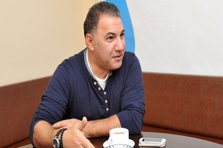 Ədalət Şükürov müğənniləri tənqid etdi