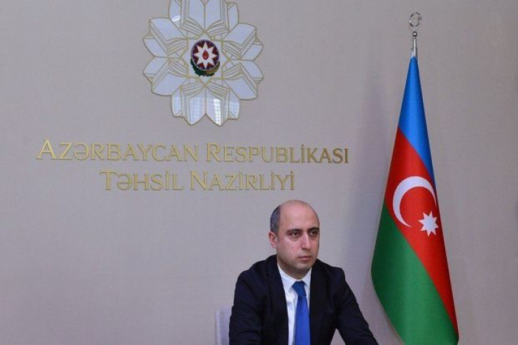 Təhsil naziri iki müəllimi mükafatlandırdı-FOTO 