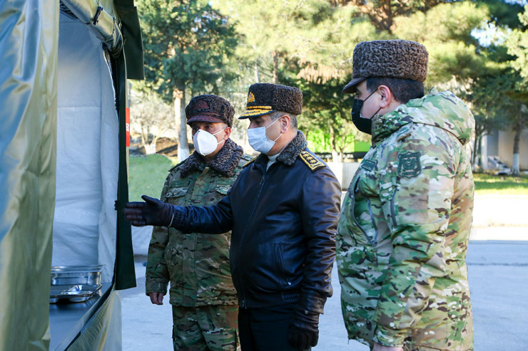 Müdafiə naziri general-polkovnik Zakir Həsənov və nazirliyin rəhbər heyəti azad edilmiş ərazilərimizdə yerləşən bölmələr üçün alınmış səyyar obyektlərə baxış keçirib