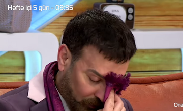 Anasını itirən azərbaycanlı müğənni efirdə AĞLADI - VİDEO