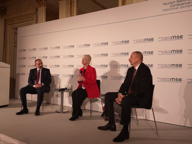 Paşinyan Azərbaycan Prezidentinin qarşısında növbəti dəfə aciz durumda - DEBAT