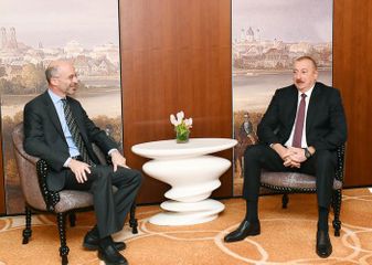 İlham Əliyev Beynəlxalq Böhran Qrupunun prezidenti ilə görüşüb - YENİLƏNİB