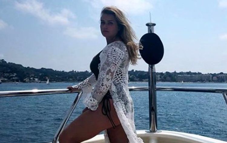 Milyarderin qızı özünə sevgili axtarır