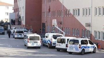 Türkiyədə məktəbdə atışma: müdir güllələndi, sonra...