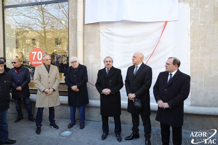 Vasif Adıgözəlovun yaşadığı evin qarşısında barelyefi açıldı