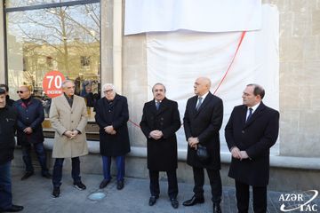 Vasif Adıgözəlovun yaşadığı evin qarşısında barelyefi açıldı